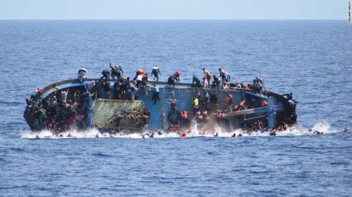 Con tàu trên bị chìm ngoài khơi Libya ngày 25.5. H