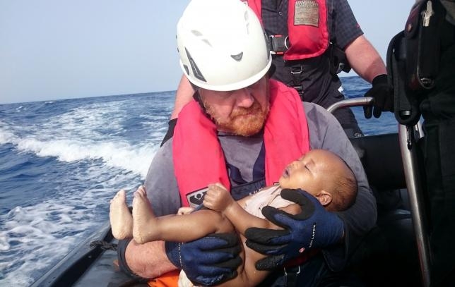 Đau lòng vì thảm cảnh em bé Syria lại tái diễn