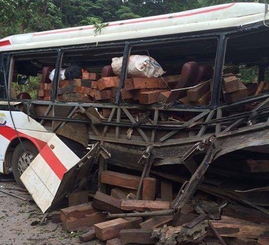 Vụ xe khách nổ tại Lào