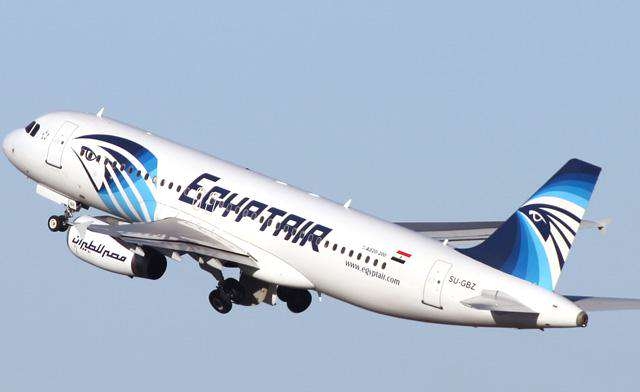 Máy bay Ai Cập chở 118 khách hạ cánh khẩn vì cảnh 