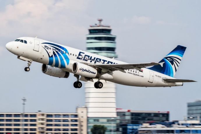 Tìm thấy hộp đen máy bay EgyptAir rơi xuống Địa Tr