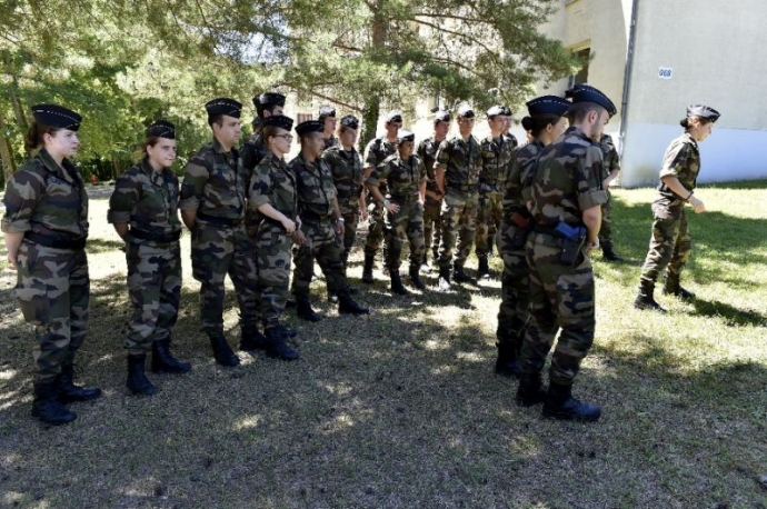 Pháp tuyển mộ thêm quân vào Lực lượng