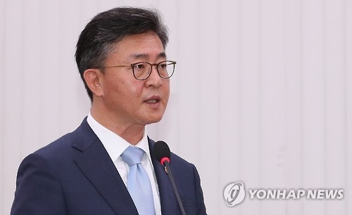 Bộ trưởng Bộ thống nhất Hàn Quốc Hong Yong-pyo e n