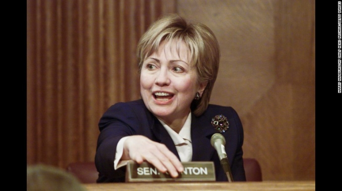 Bà Clinton lần đầu xuất hiện tại Ủy ban Tài nguyên