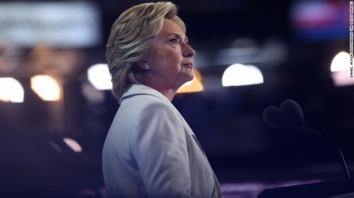 Bà Hillary Clinton chấp nhận trở thành ứng viên đạ