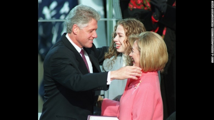 Gia đình Clinton chia sẻ niềm vui khi ông Bill tuy