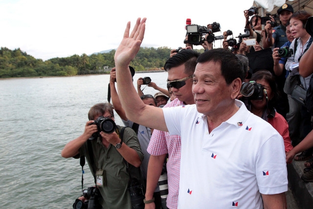 Tổng thống Philippines Rodrigo Duterte đã chi