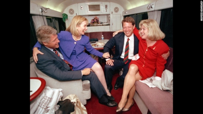 Trong chiến dịch Tổng thống năm 1992, bà Clinton n