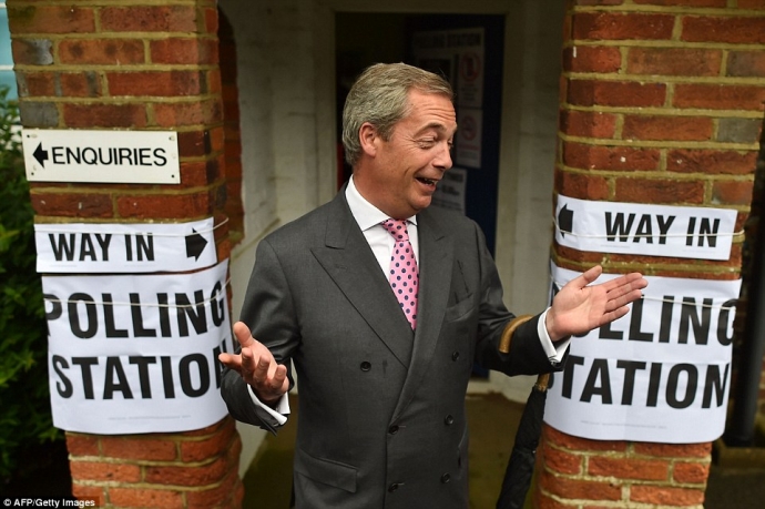 Ông Nigel Farage, vị chính khách dẫn đầu x