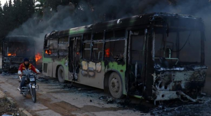 Các xe bus sơ tán người dân khỏi Aleppo bi