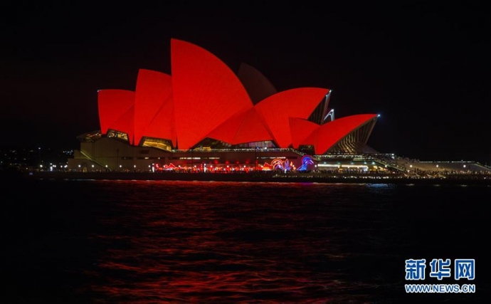 Nhà hát Opera, Sydney chuyển sang màu đỏ rư