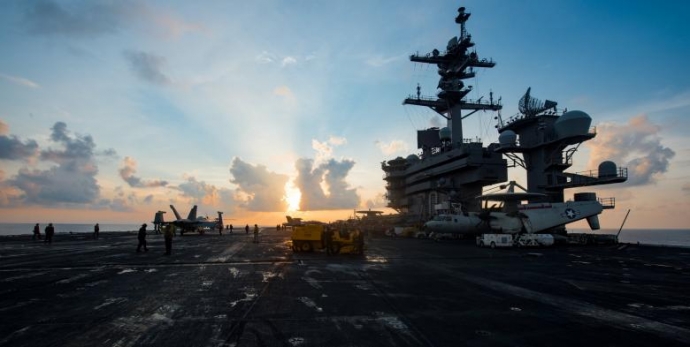 Tàu sân bay USS Carl Vinson quá cảnh tại Hàn Quốc