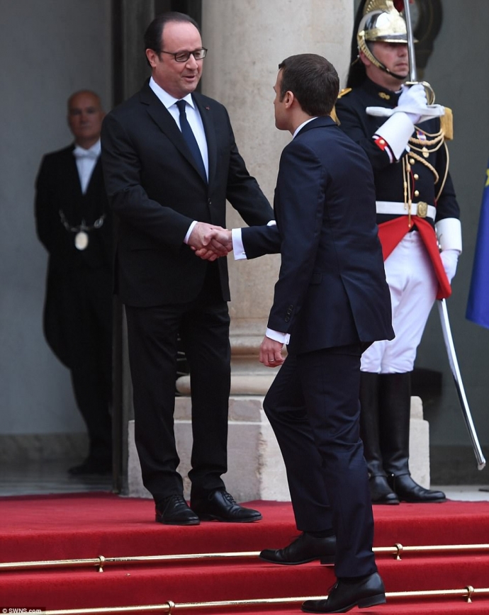 Tổng thống tiền nhiệm Francois Hollande đo