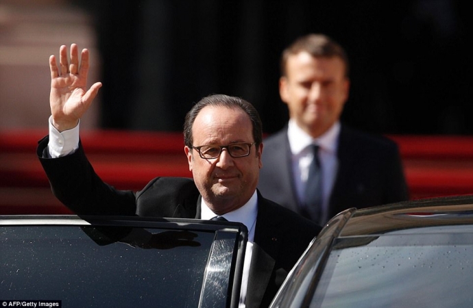 Tổng thống tiền nhiệm Francois Hollande va