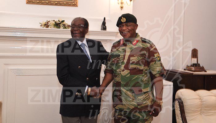 Tổng thống Mugabe còn bắt tay chỉ huy và 