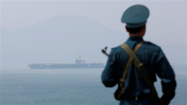 Tàu sân bay Mỹ đã cập cảng Đà Nẵng. Ảnh Reuters