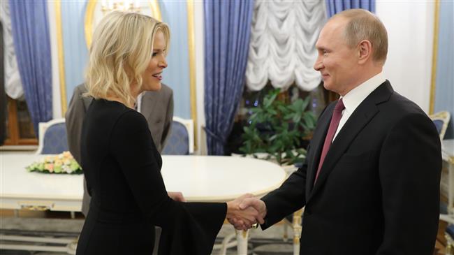 Tổng thống Nga Vladimir Putin bắt tay cùng