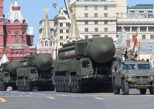 Các tên lửa chiến lược của Nga diễu hành qua lễ đà
