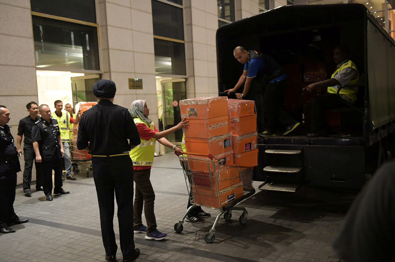 Cảnh sát Malaysia thu giữ hàng trăm hộp chứa túi x
