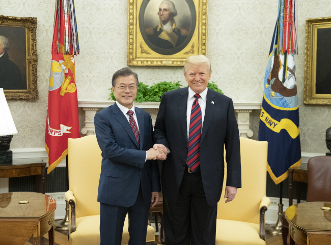 Tổng thống Hàn Quốc Moon Jae-in gặp Tổng thống Mỹ 