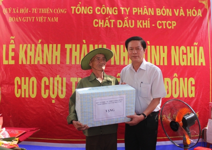 Công- đoàn- GTVT- Việt- Nam - phối- hợp- trao- nhà