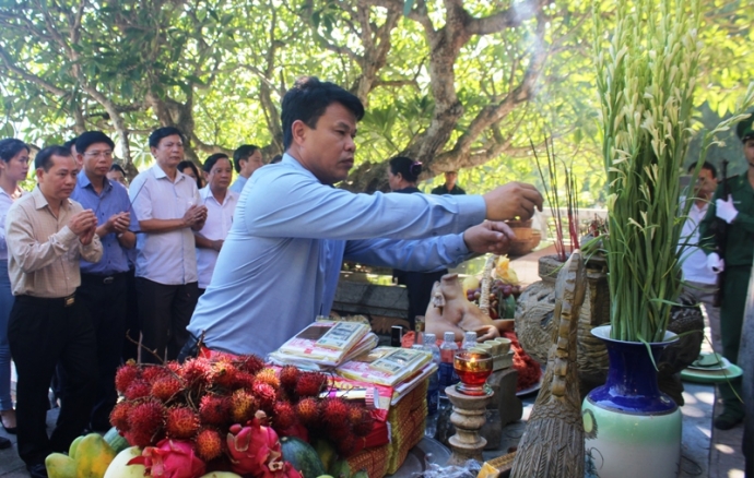 Đoàn- công- tác- Bộ- GTVT- dâng- hương- tại- nghĩa