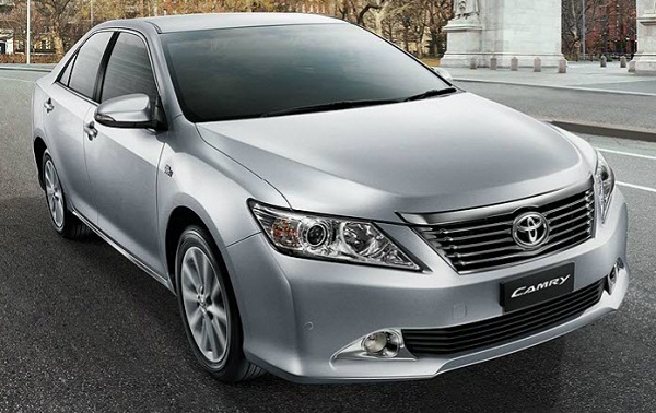 dau-cua-xe-toyota-camry-2.5g