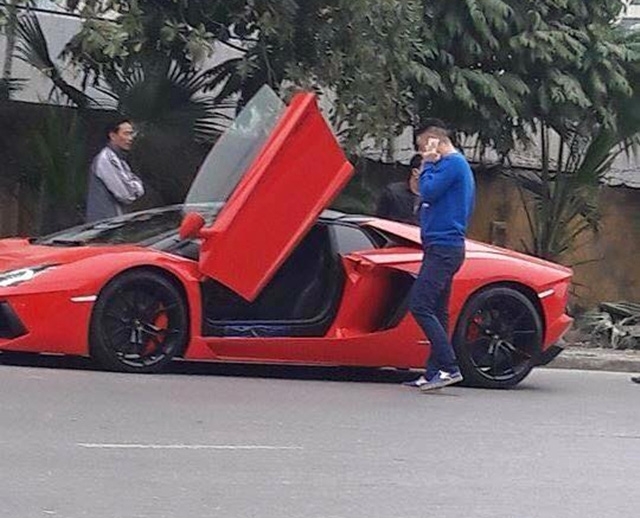 lamborghini-aventador-roadster-khong-bien-bi-canh-