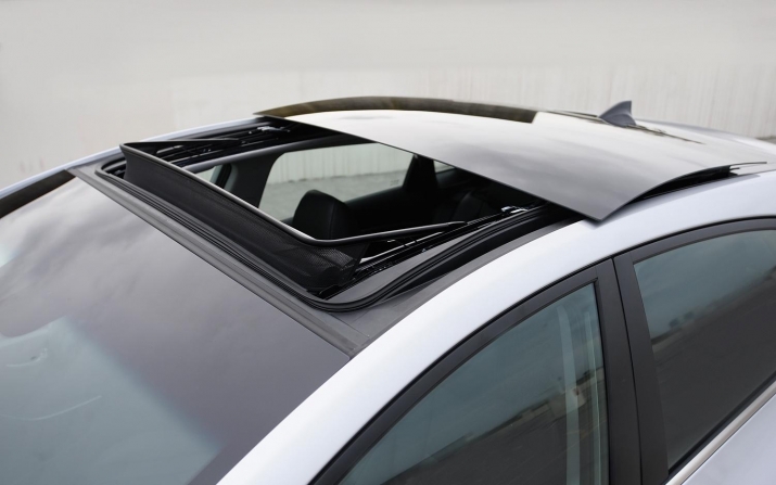 Common-car-sunroof-problems-and-sunroof-maintenanc