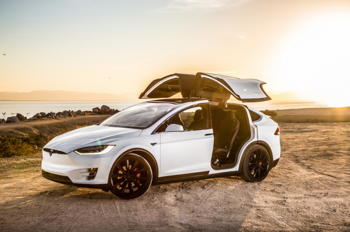 2016-Tesla-Model-X-P90D-front-three-quarter-doors-