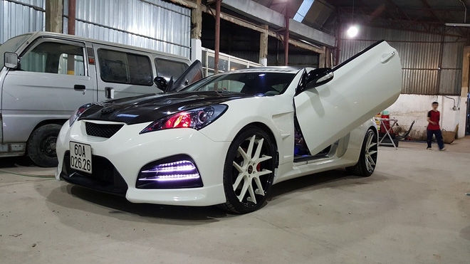 Hyundai Genesis Coupe độ bodykit cùng với cửa cắt 