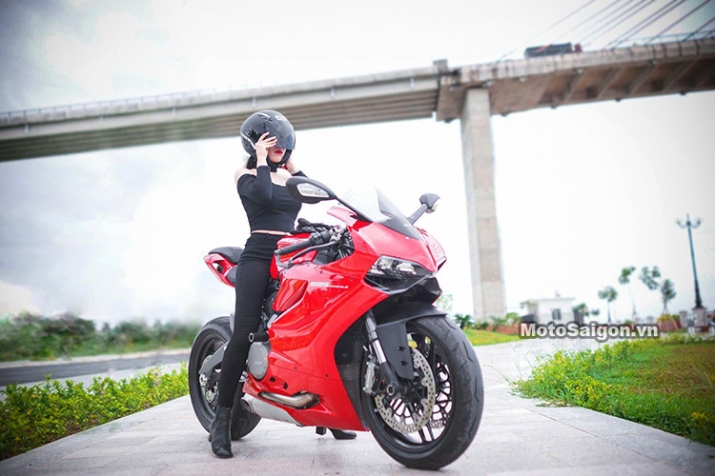 anh-cuoi-cap-doi-ducait-panigale-899-motosaigon-12