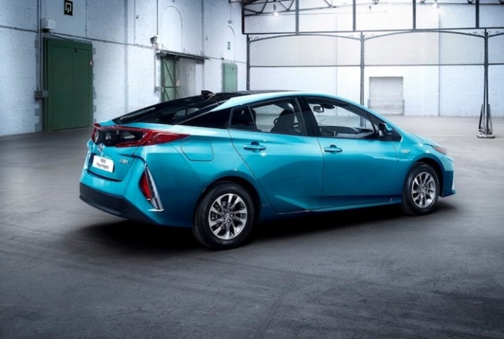 toyota-prius-plug-in-hybrid-uong-1lit-xang100-km-h