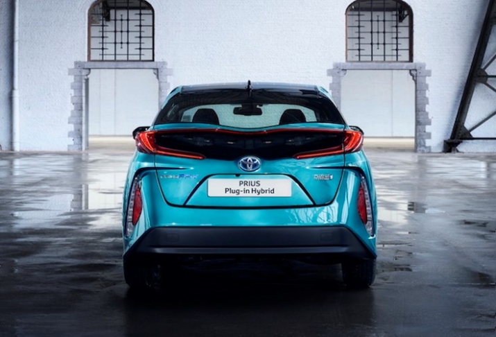 toyota-prius-plug-in-hybrid-uong-1lit-xang100-km-h