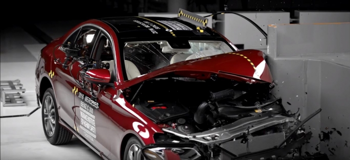 2016-mercedes-c-class-crashed-by-iihs-a-top-safety
