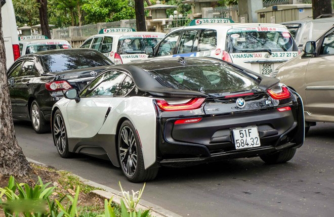 xegiaothong_BMW_i810