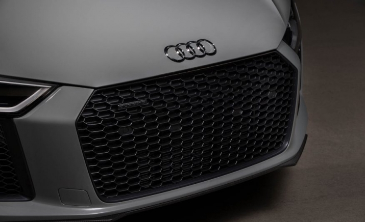 2017-Audi-R8-V10-plus-exclusive-edition-105-876x53