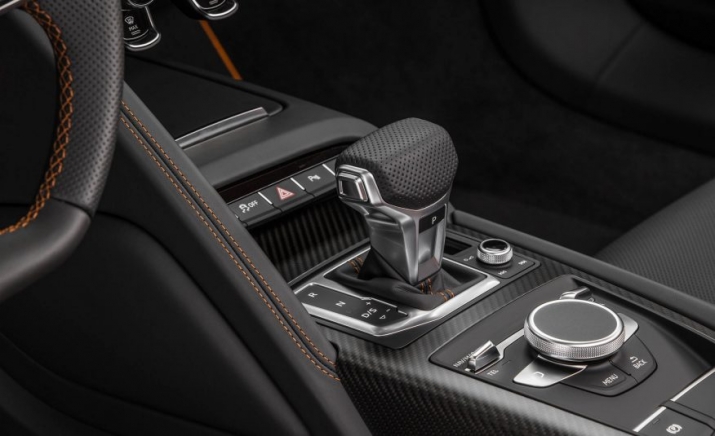2017-Audi-R8-V10-plus-exclusive-edition-115-876x53
