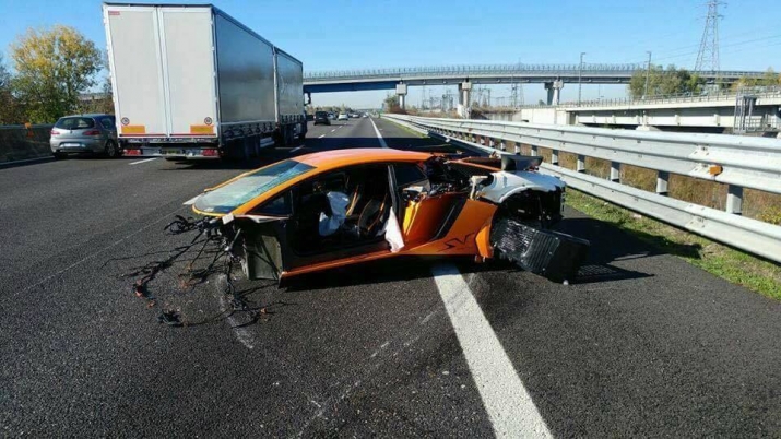 Lamborghini-Aventador-SV-crash-2