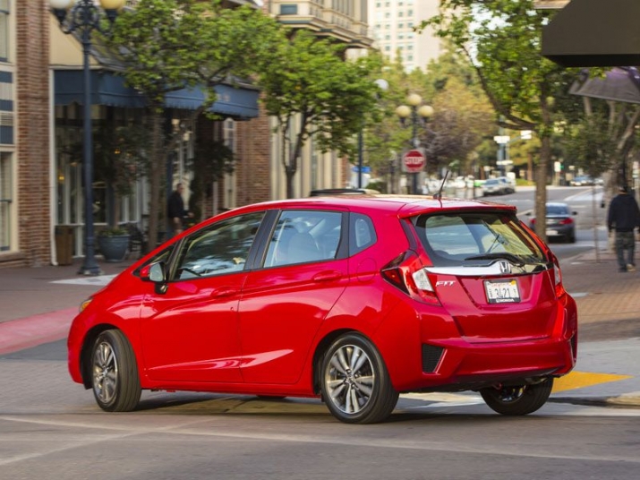 2016-Honda-Fit-in-the-city