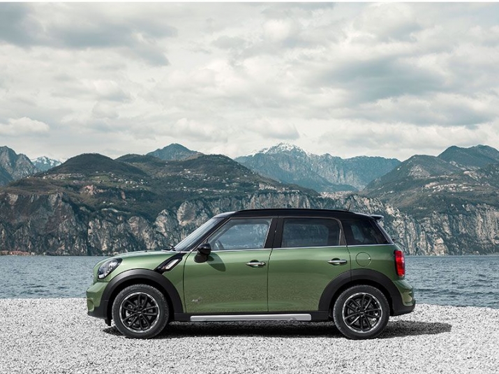 2016-MINI-Countryman-profile