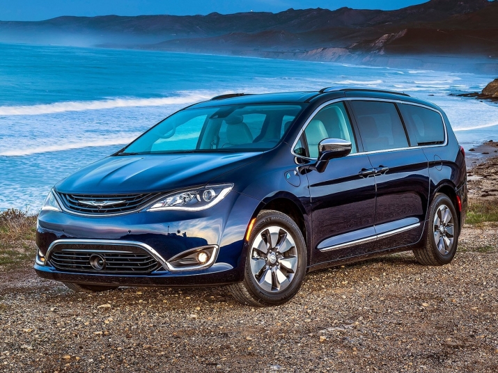 Chrysler-Pacifica-2017-1600-07.