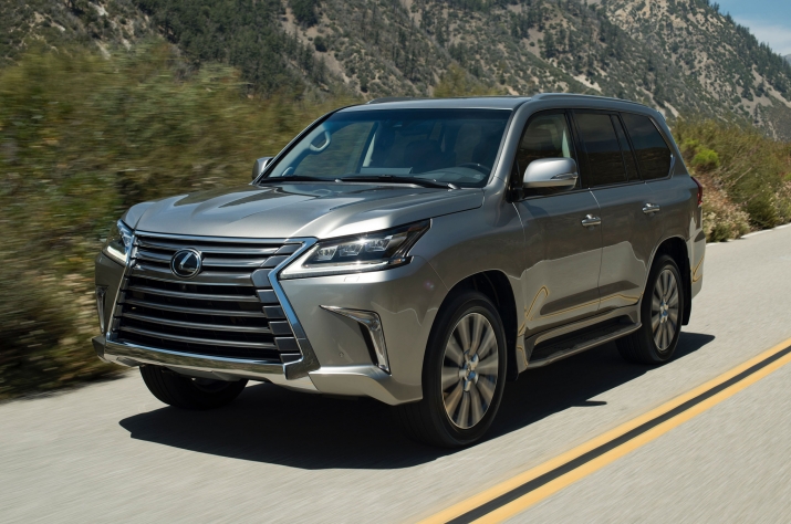 2017-Lexus-LX-570-front-three-quarter-in-motion