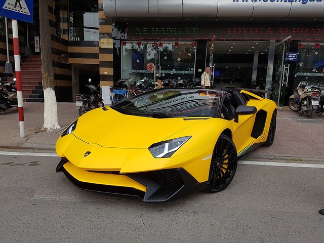 lamborghini-aventador-sv-mau-vang-5-1482656774941