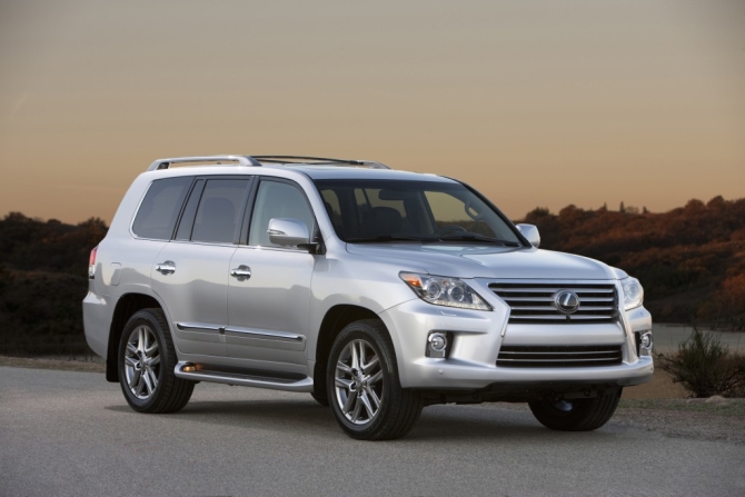 -lexus-lx570-2015-cong-nghe-vuot-troi-1