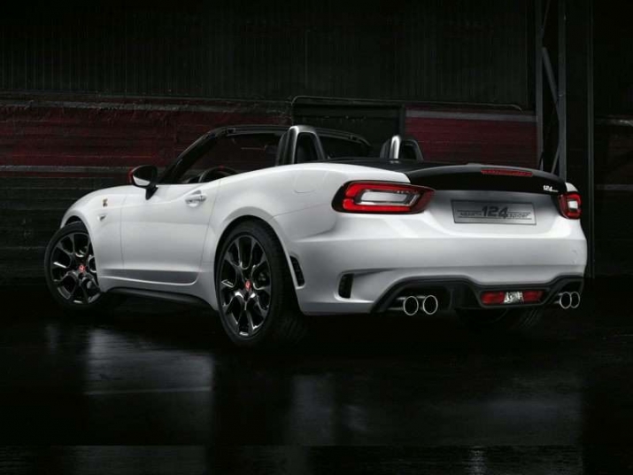 xe thể thao FIAT 124 Spider Abarth 28.195 USD