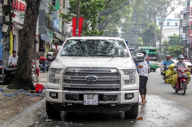 them-xe-ban-tai-khung-ford-f-150-platinum-ve-viet-