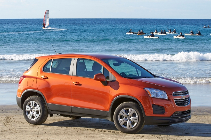 2015-Chevrolet-Trax-LT-front-three-quarter-on-sand