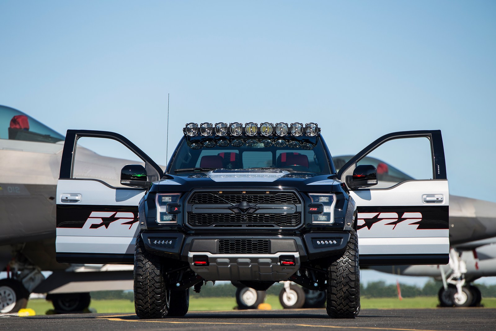 Ford-F-22-F-150-Raptor-13