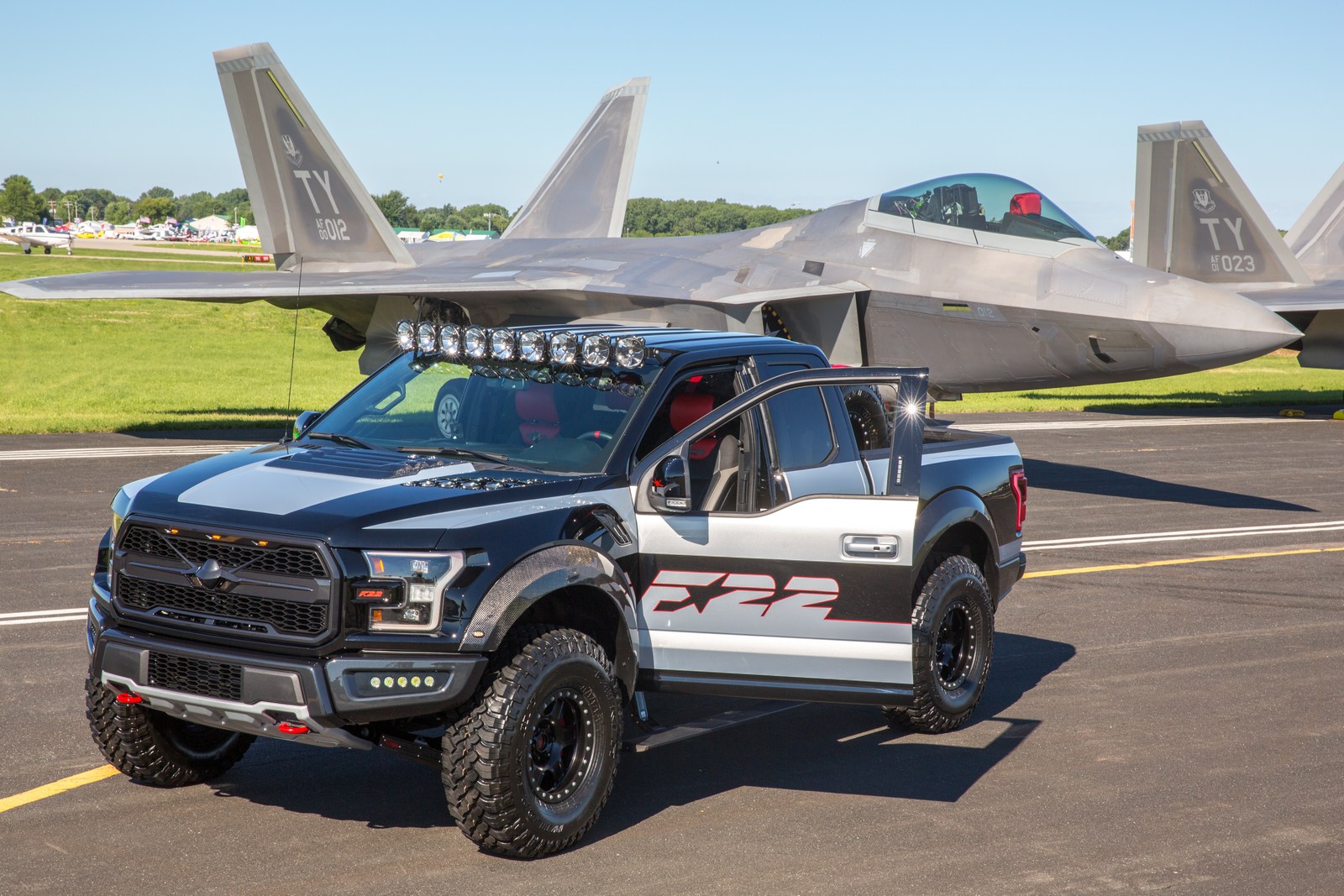 Ford-F-22-F-150-Raptor-7